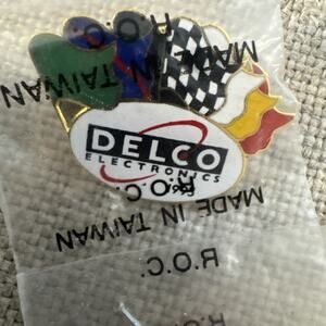 Delco Electronics 1995 Lapel Pin General Motors Owned Automobile Parts Flags H
